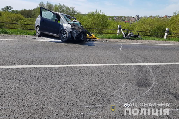 Вантажівка і легківка: у ДТП біля Тернополя смертельна аварія (Фото)