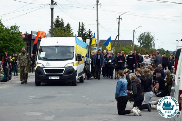 «Хотілося плюватися, дивлячись на це ганьбище»: на похороні бійця на Тернопільщині виник скандал через московських попів