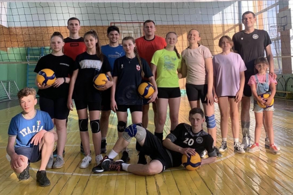 Компанія «Бучачагрохлібпром» запрошує дітей безкоштовно займатися волейболом