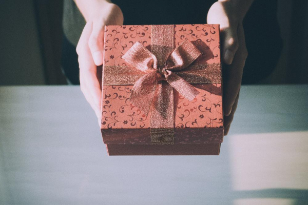 Ідеї подарунків постійним клієнтам на день народження вашої компанії