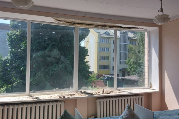 Внаслідок ракетних ударів у Чорткові пошкоджені школи і дитячий садок