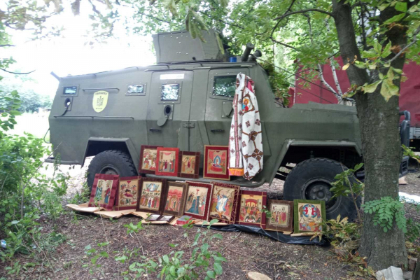 Врятовані ікони з розбомбленого храму в Лисичанську привезли у Катедру до Тернополя