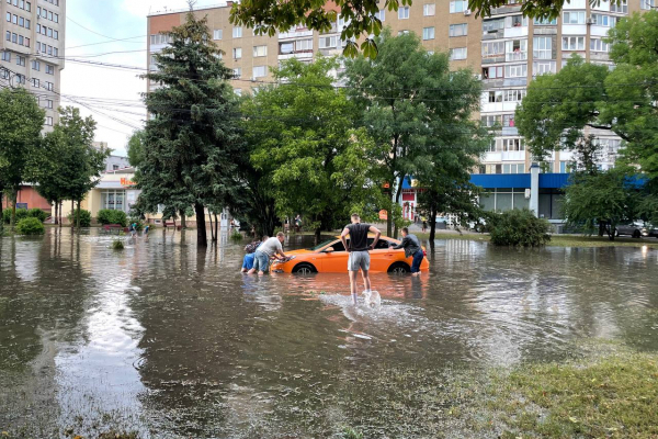 Тернопіль просто потонув: що сильна злива наробила у місті