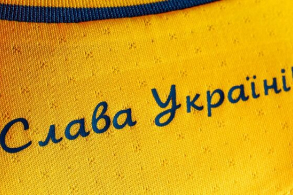 Український футбол у затінку війни