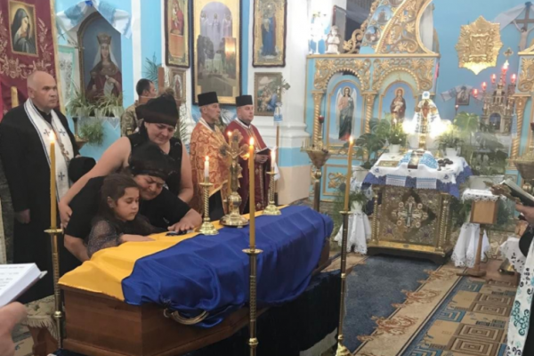 Повернувся з Франції, щоб захищати Україну: на Чортківщині поховали сина священника, який загинув на війні