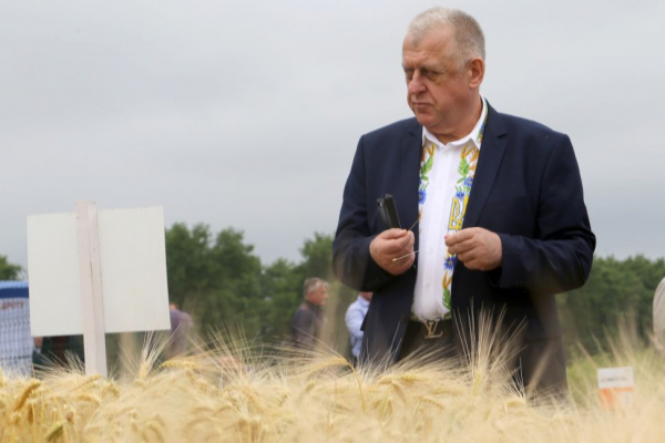 «Робимо все, щоб Україна була з хлібом, а армія – нагодована», – аграрій Петро Гадз (Відео)