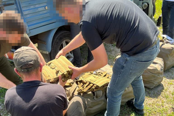 На Тернопільщині псевдоволонтер продав бронежилети, які ввезли як гуманітарна допомога