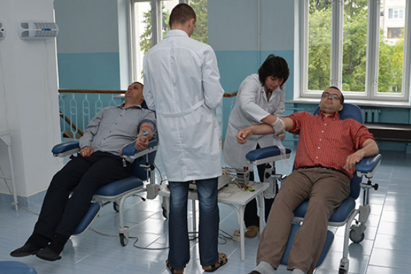 У Тернопільському центрі переливання крові щодня близько 100 охочих стати донорами