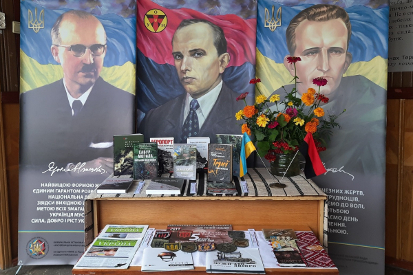 У Тернополі відкрили виставку до Дня пам’яті захисників України