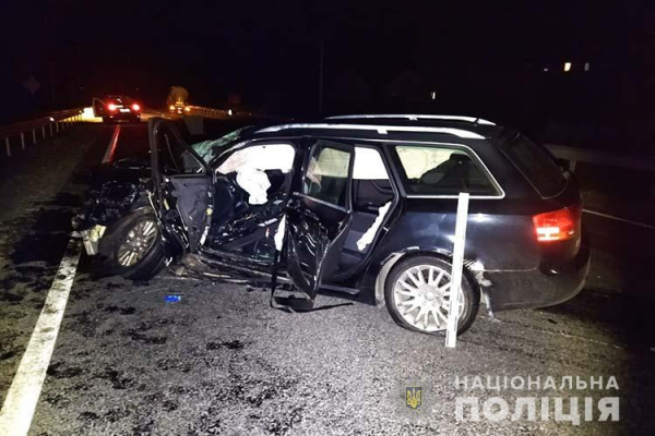 Водій та 19-річний пасажир у лікарні: на Кременеччині зіткнулися легківка та вантажівка