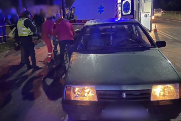 У Тернополі водій збив двох пішоходів, які перебігали дорогу у забороненому місці