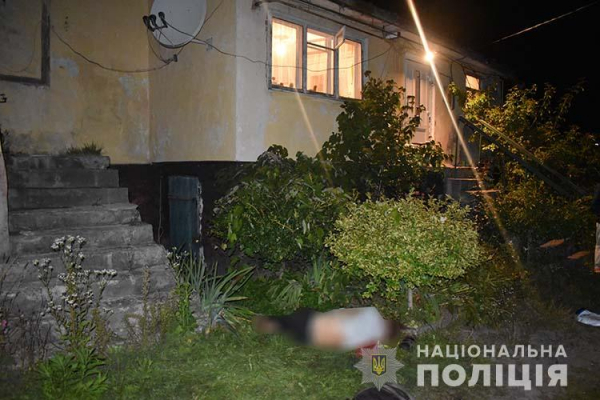 Лежав мертвий біля будинку: конфлікт у Почаєві закінчився убивством