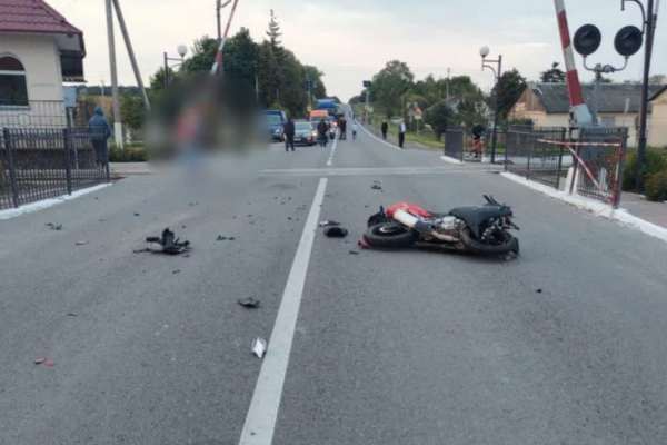 На Тернопільщині біля села Вигода аварія за участю мотоцикліста