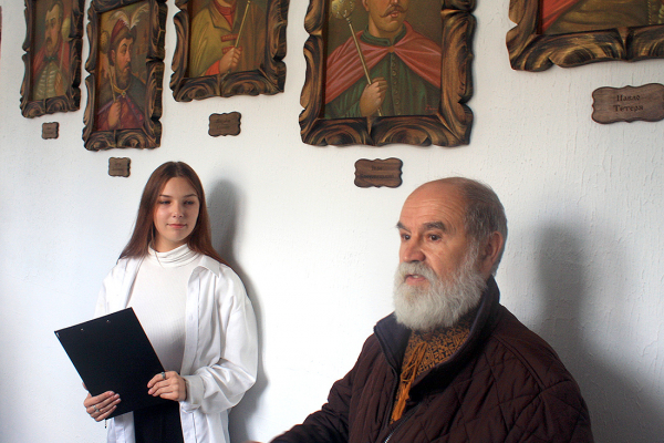 У Тернопільській школі №4 відкрили галерею живописних портретів гетьманів України