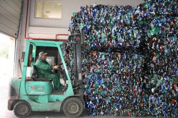 У Чортківській громаді зароблятимуть на пластикових пляшках