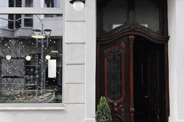 «Мінус ще одні старі двері?»: У Тернополі «осучаснили» пам'ятку архітектури