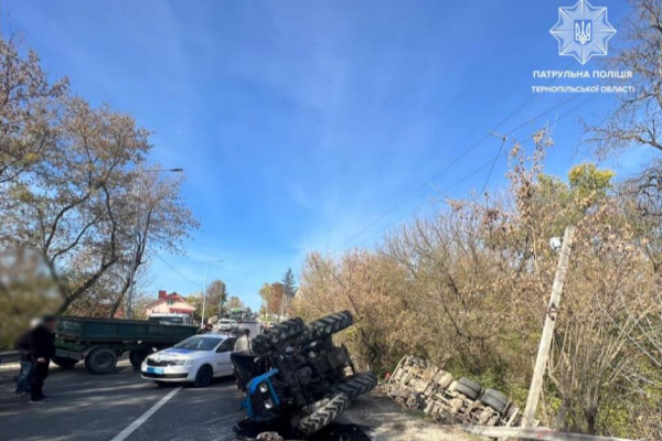 Аварія на Теребовлянщині: зіткнулися трактор та вантажний автомобіль