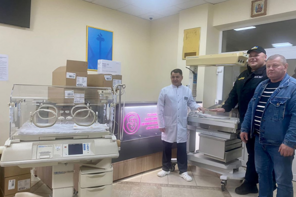 У Тернопільський перинатальний центр «Мати і дитина» привезли гуманітарну допомогу