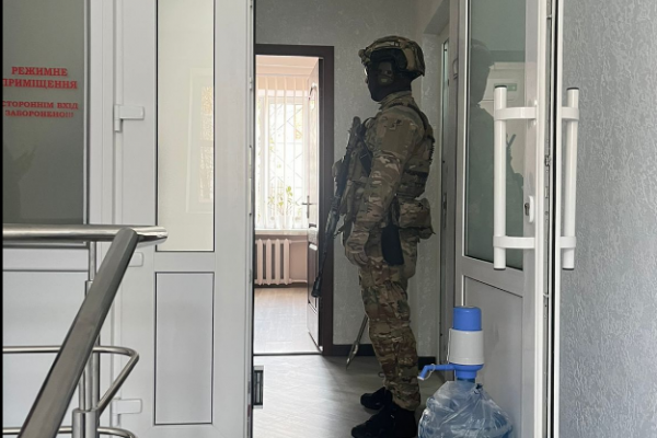 Вибивали зізнання: у Тернополі трьох поліцейських підозрюють у катуванні чоловіка