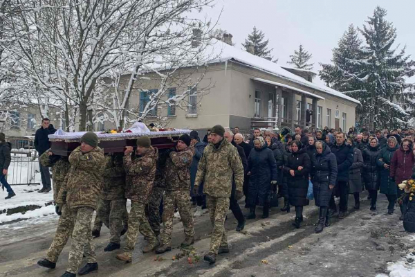 Кременеччина плаче, бо поховала молодого захисника України: він віддав найцінніше - своє життя
