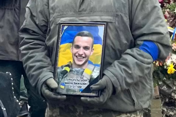 «Став янголом-охоронцем на небесах»: на Тернопільщині поховали 24-річного Героя