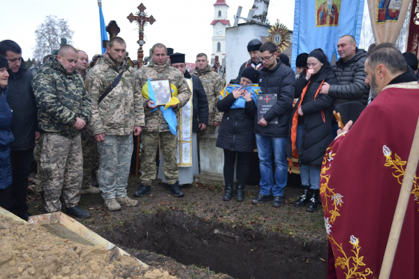 «Поклав молоде життя за кожного з нас»: на Тернопільщині поховали 28-річного Героя
