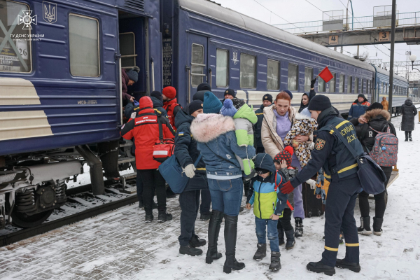 До Тернополя прибув потяг з евакуйованими жителями Донеччини