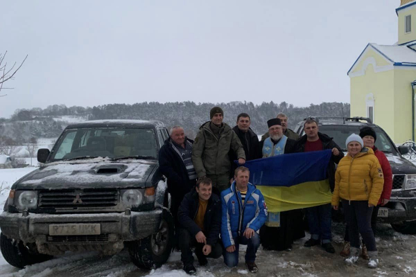 Військові з Тернопільщини на фронті отримали автомобілі від благодійників