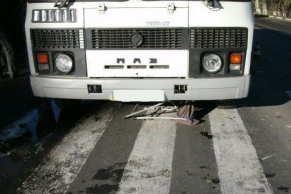 На Тернопільщині водій буса збив на смерть жінку