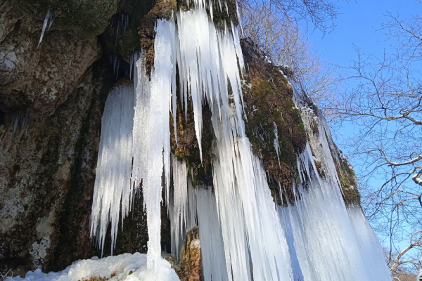 Це щось нейомвірне: на Тернопільщині замерзли водоспади