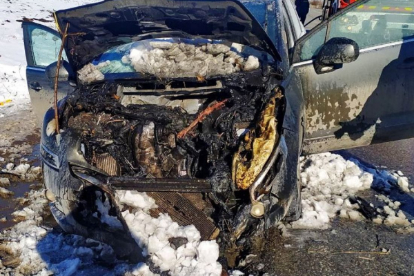 На дорозі поблизу Тернополя загорілось авто