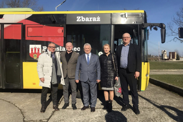 Збаразькій громаді партнери з Польщі передали автобус
