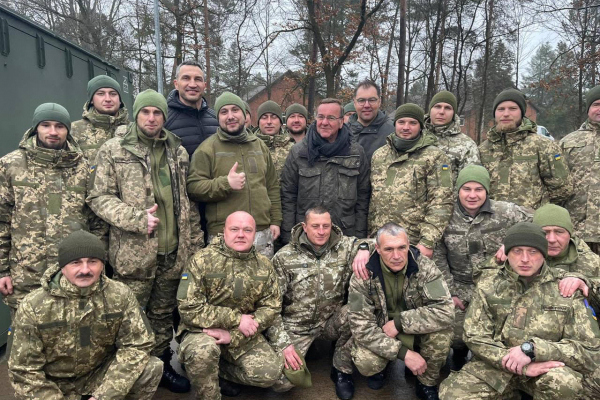 Володимир Кличко поспілкувався з українськими бійцями, які проходять навчання в Німеччині