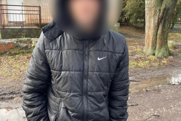 Шприци з наркотиками у кишені: у Тернополі затримали підозрілого чоловіка