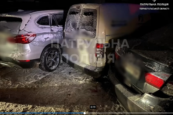 У Тернополі п'яний водій розбив 6 автомобілів у дворів