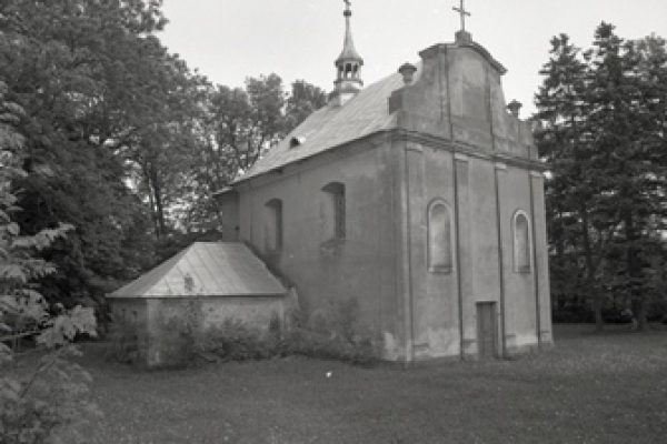 Храм в селі Баворів 40 років тому