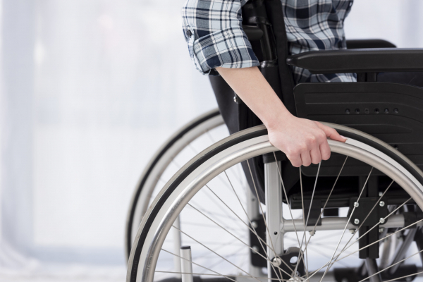 Люди з інвалідністю, пенсіонери і малозабезпечені у Тернополі безоплатно можуть отримати засоби реабілітації