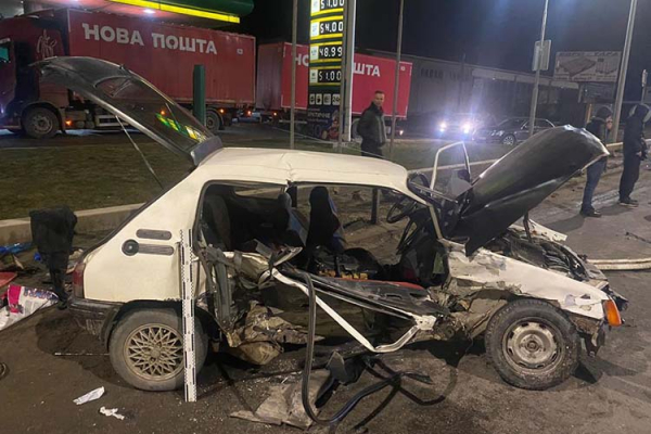 Водій загинув, діти у лікарні - наслідки потужного зіткнення у Тернополі на Об'їзній