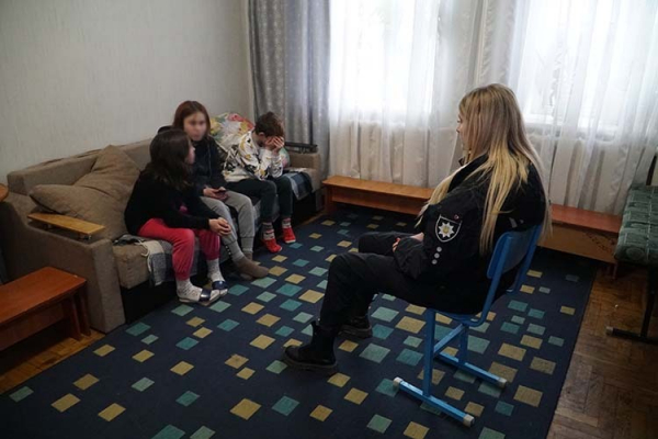 Троє дітей втекли від нетверезих батьків у Тернопіль з Хмельниччини
