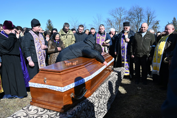 На Лановеччині попрощалися з загиблим на війні добровольцем 26-річним Олегом Дробоцьким