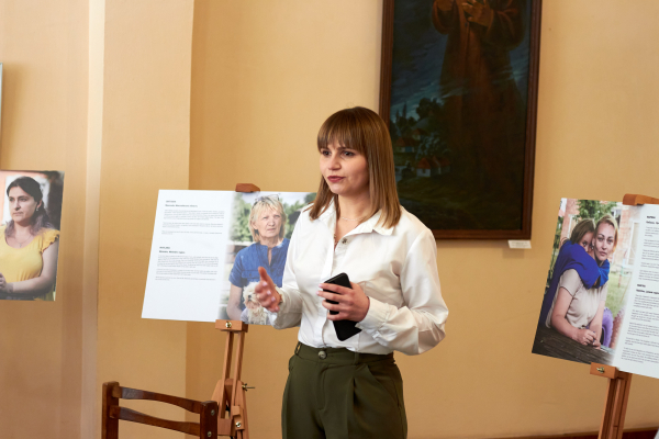 Історії тих, хто втрачав: у Тернополі презентували графічну новелу про війну та виставку портретів українців