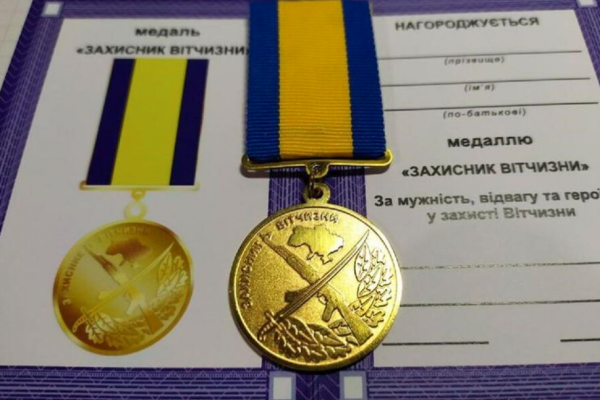 Захисники Вітчизни: президент посмертно відзначив державними нагородами двох військових з Тернопільщини