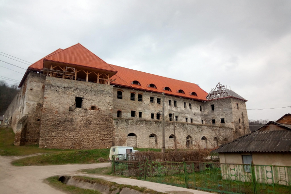 «Найкраще, що може статися із недоперекриттям Чортківського замку - великий смерч», - у соцмережах критикують реставрацію