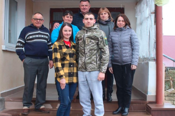 Нарешті вдома: на Тернопільщину повернувся захисник Маріуполя, який був 9 місяців у полоні