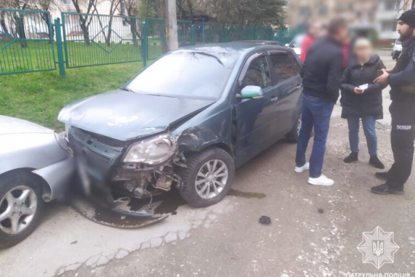 3,78 проміле: у Тернополі п’яний водій пошкодив 5 авто і втік