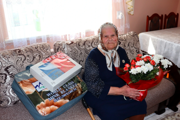 На Тернопільщині довгожителька відзначила 90-річний ювілей