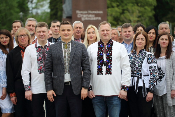 Зі святом, дорогі українці, з Днем вишиванки! – Михайло Головко