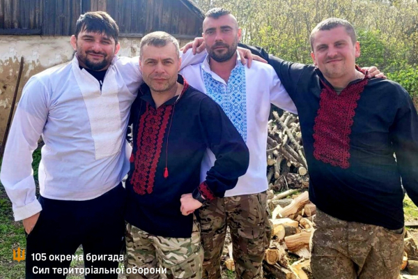 Збережемо свою ідентичність: бійці 105 бригада з Тернопільщини одягнули вишиванки