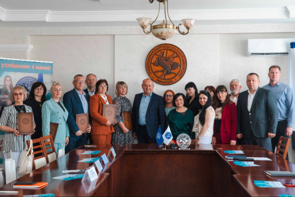 Класичний університет Тернополя підписав угоди про співпрацю з низкою шкіл краю