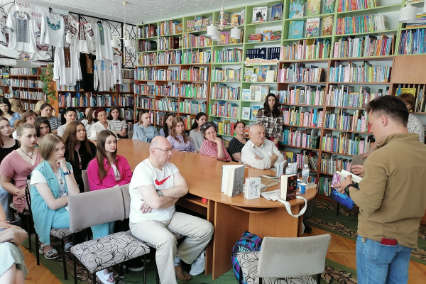 У Тернопільській обласній бібліотеці для дітей відбулась атмосферна зустріч з краєзнавцем Тарасом Циклиняком